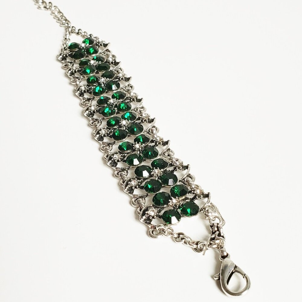 Elegant Silver Bracelet with Radiant Green Gemstones (Flat Net)